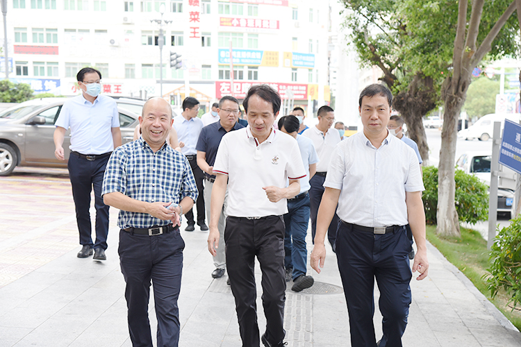 泉州市政府副市长调研青创网