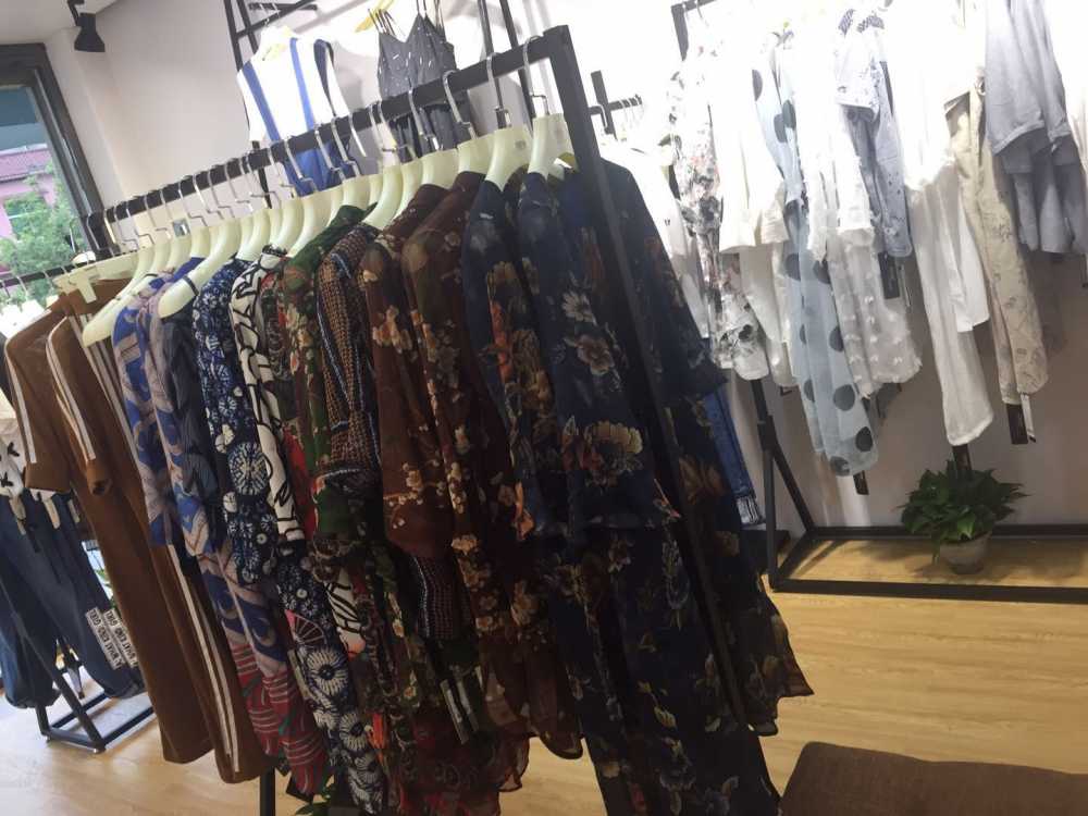 西柳服装开展互联网+